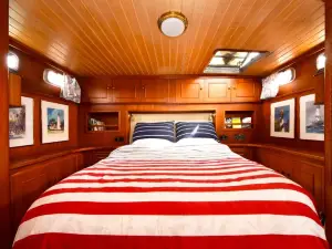Maine Bed & Boat, Nebi
