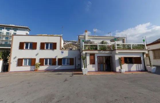 利奧尼 14 號酒店