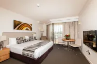 Central Cosmo Apartment Hotel Hotels in Ashgrove