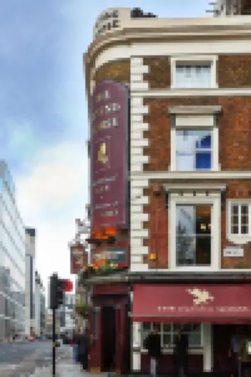 St Christopher's Liverpool Street Hotels near Sir William Wallace Memorial