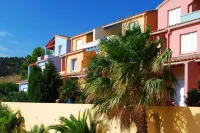 Lagrange Grand Bleu Vacances – Résidence le Village des Aloès Các khách sạn gần Tunnel De La Gare A La Plage