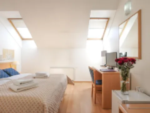 Hotel Tivoli Prague โรงแรมในปราก