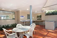 Travellers Motor Village Hotels in Mayfield West