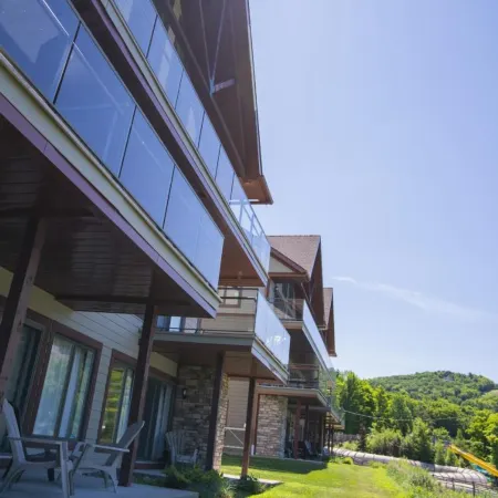 Condos Château-Bromont Отели в г. Бромон