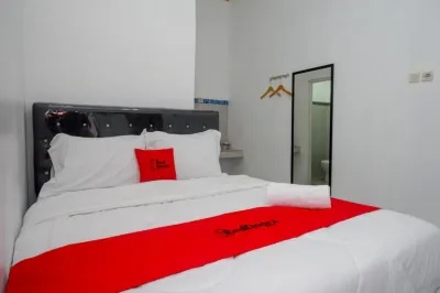 RedDoorz Near Universitas Semarang 2 Hotels near GBI Tlogomulyo