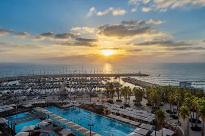Leonardo Gordon Beach Hotels near Old City