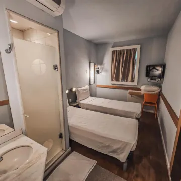 Ibis Budget Rio de Janeiro Centro Отели рядом с достопримечательностью «Лестница Селарона»