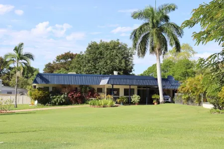 Country Road Motel Отели рядом с достопримечательностью «Charters Towers Visitor Information Centre»