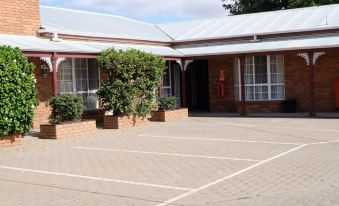 Charles Sturt Motor Inn
