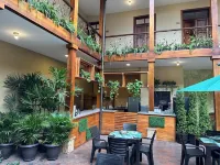 Nass Central Garden Hotel in zona Plaza Abdon Calderon