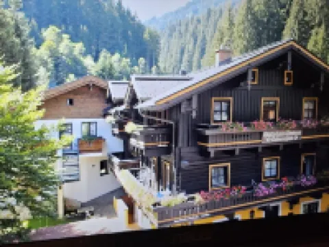 Pension Lederergütl - Jokercard & Parkplatz Inkl Hoteles en Saalbach