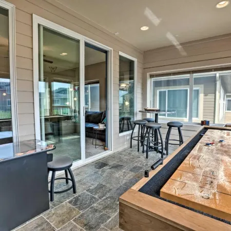 Gold Beach Townhome with Ocean Views and Sunroom!