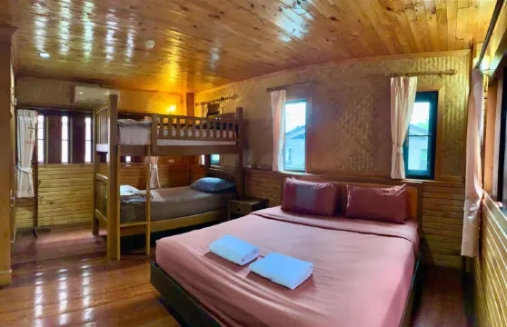 ห้องสแตนดาร์ด 4 ที่นอน