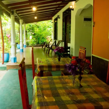 Senura Home Stay