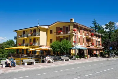 Hotel Costabella فنادق في سن زنو دی مونتانیا