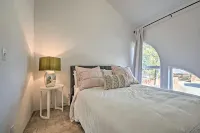 1 Mi to Drinks and Dining Getaway in Grants Pass - مطابخ