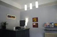 Le Royalty Hotels in Avrille