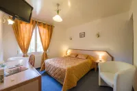Lou pèbre d'aï Hotels in Signes