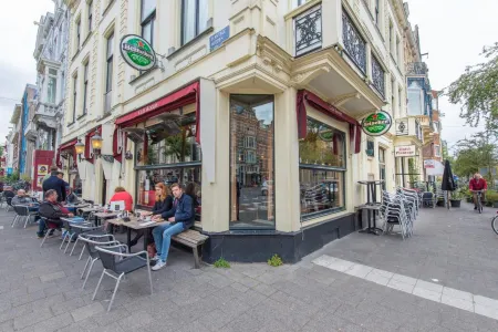 Plantage hotel Отели рядом с достопримечательностью «Stichting The Network University»