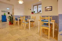 特拉帕尼中心的 ZIBIBBO SUITES & ROOMS 公寓飯店 - 早餐