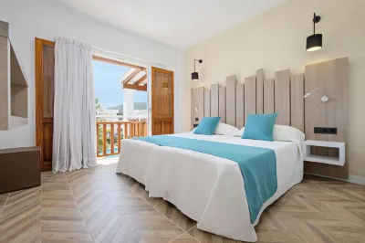 AzuLine Apartamentos Can Sanso Отели рядом с достопримечательностью «Bus Station Santa Eularia»