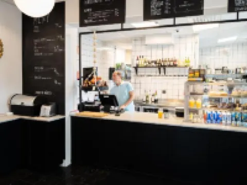 리빙 스테이션 외레브로 호텔