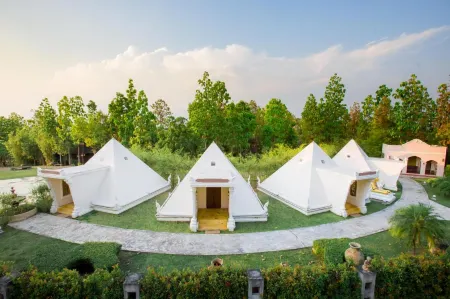 Jirung Health Village Отели рядом с достопримечательностью «Elephant POOPOOPAPER Park Chiang Mai»