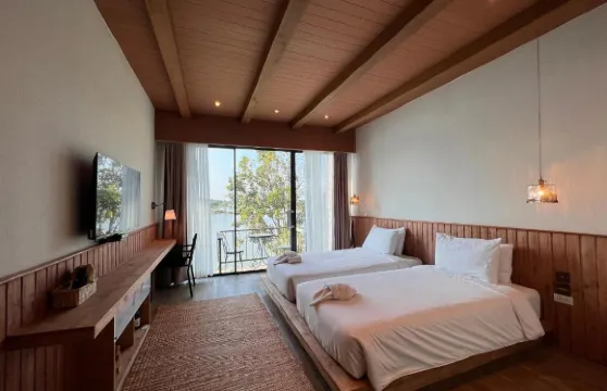 拉差布里因拉雅酒店