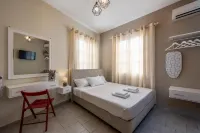 Maravelia's Rooms - Parking
