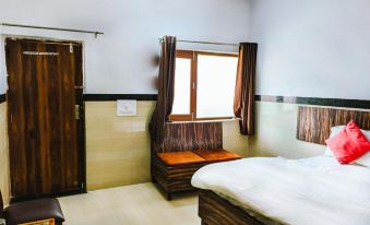 Goverdhan Hotel - Close to Railway Station and Bus Stand