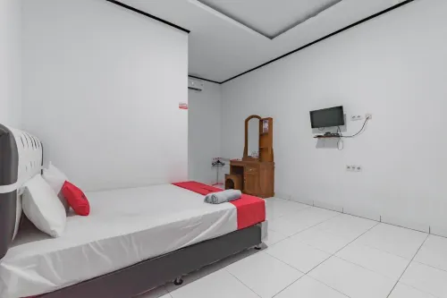 RedDoorz @ Geopark Ciletuh Sukabumi Các khách sạn ở Ciemas