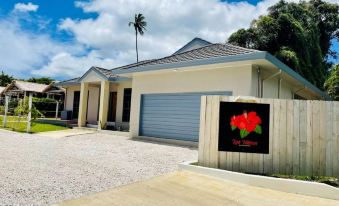 Red Hibiscus Villas