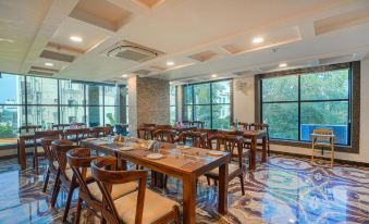 Pax Hotel Grand Blue 3 min walk from Udaipur city Railway Station