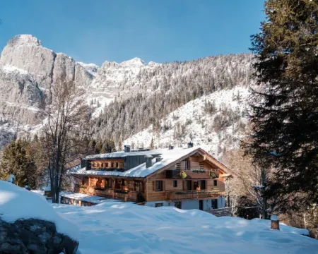 Rifugio la Montanara Hotels in Molveno