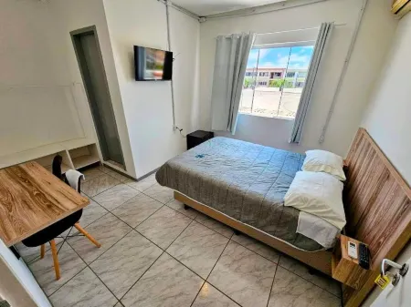 Hotel Rex Отели рядом с достопримечательностью «Escola Municipal Lupércio de Oliveira Köeche»