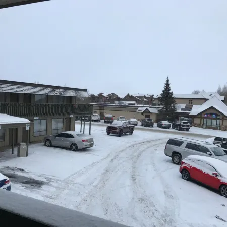 Snowshoe Motel
