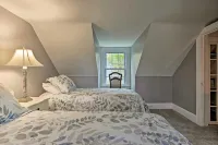 Beautiful Lenox Home, 3 Mi to Shakespeare and Co! - Homestays