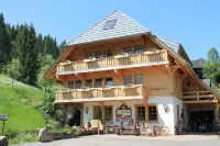 Hotel & Restaurant Grüner Baum - Die Grüne Oase am Feldberg Hotel dekat Feldberg