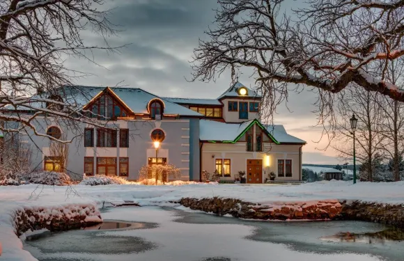 達羅凡斯基杜芙爾康體高爾夫酒店