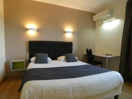 Le Sarac Hôtel Отели в г. Сен-Гиро