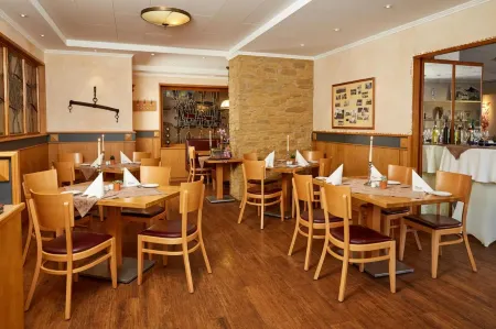 Hotel-Restaurant Maas Отели в г. Бад-Бертрих