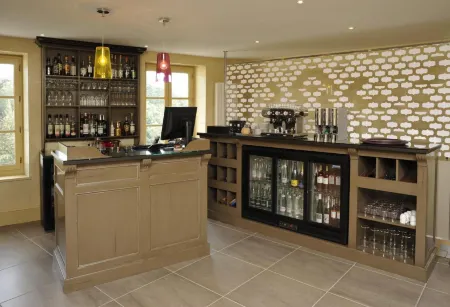 Hostellerie du Forez Отели в г. Сен-Сиприен