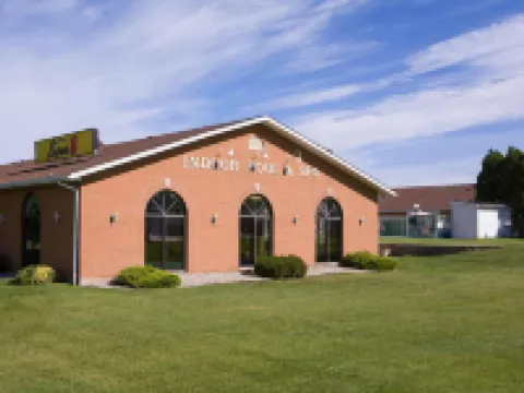 Super 8 by Wyndham Port Elgin Hotels in Bruce County