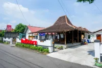 RedDoorz Syariah @ Ndalem Kembang Sore Yogyakarta Hotels in Kraton