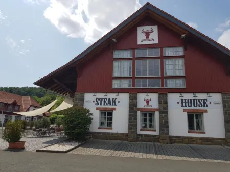 Hotel Gutshof Herborn Отели в г. Грайфенштайн