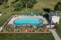 Sister Bay Inn - Pools
