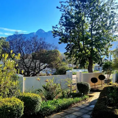 Bergview Guesthouse Swellendam Hotels near Drostdy Museum