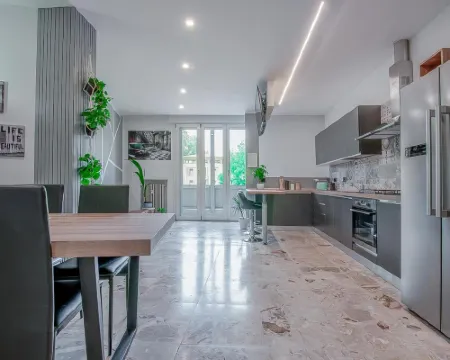 Alle Porte Del Centro - Guest House - Reggio Emilia - Ingresso Centro Storico - Parcheggio Gratuito 瑞吉歐.艾米里亞酒店