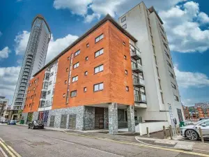 Artistic and Luxurious Apt with Sea View. Beach Side