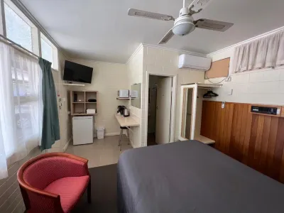 Glossop Motel Hotel a 